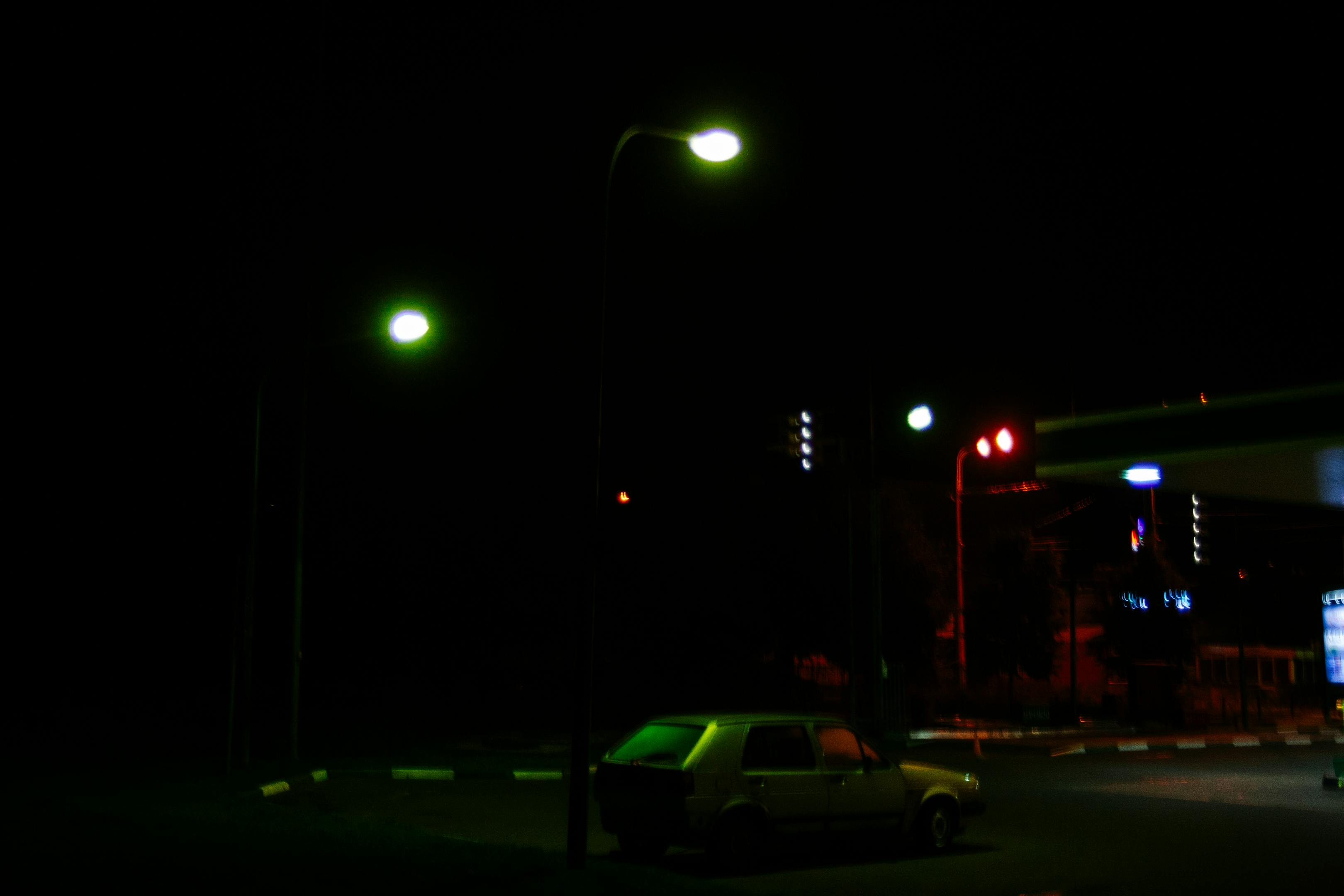 Alte Gaslaterne in der Nacht — Symbolik des Gaslighting Effekts